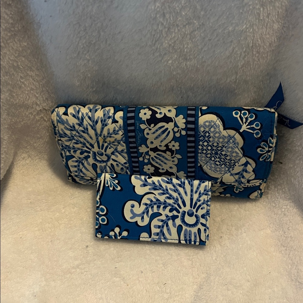 VERA BRADLEY BLUE LAGOON opera wallet and matching ID wallet. Blue/white design
